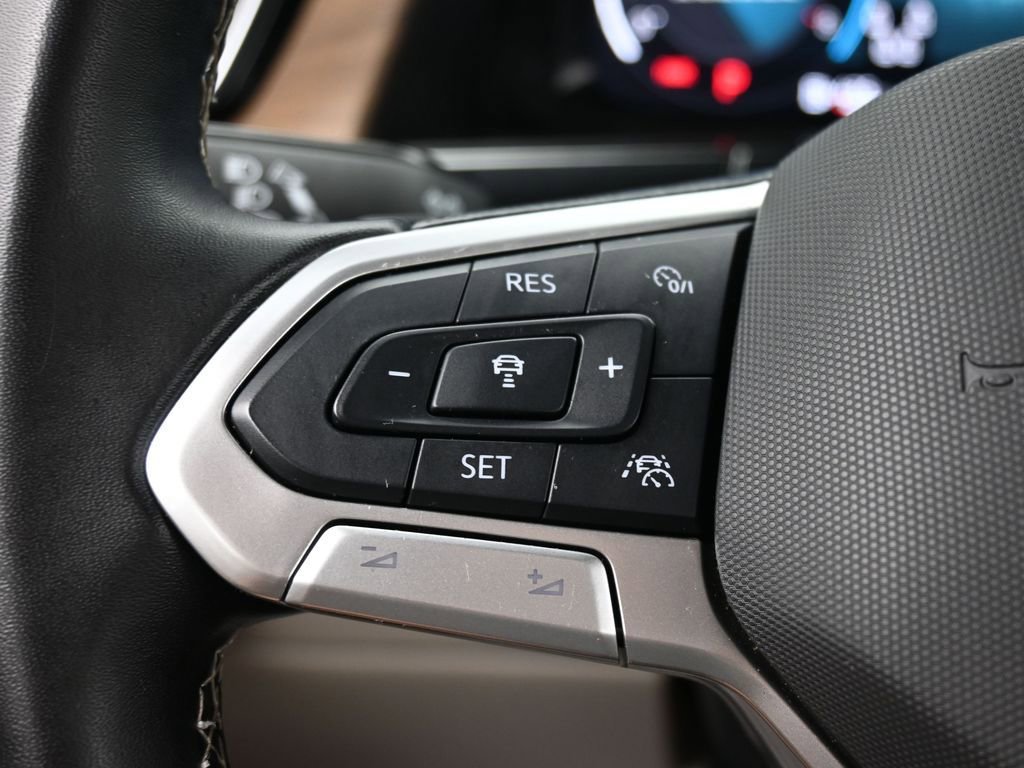 Used 2025 Volkswagen Atlas SE FWD image 26