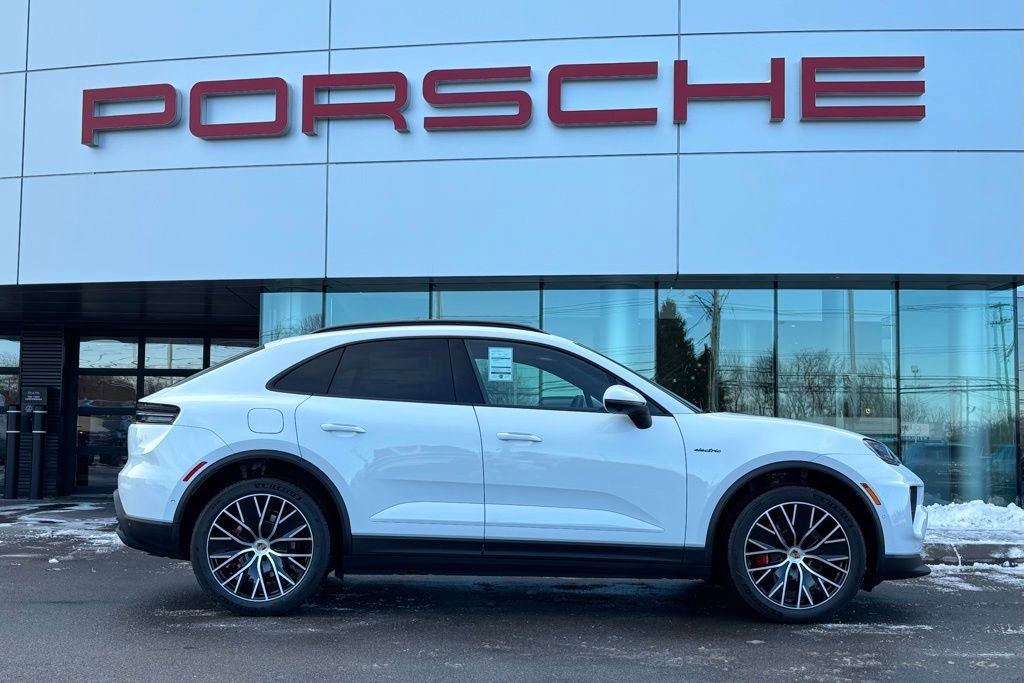 New 2025 Porsche Macan 4S Electric image 18