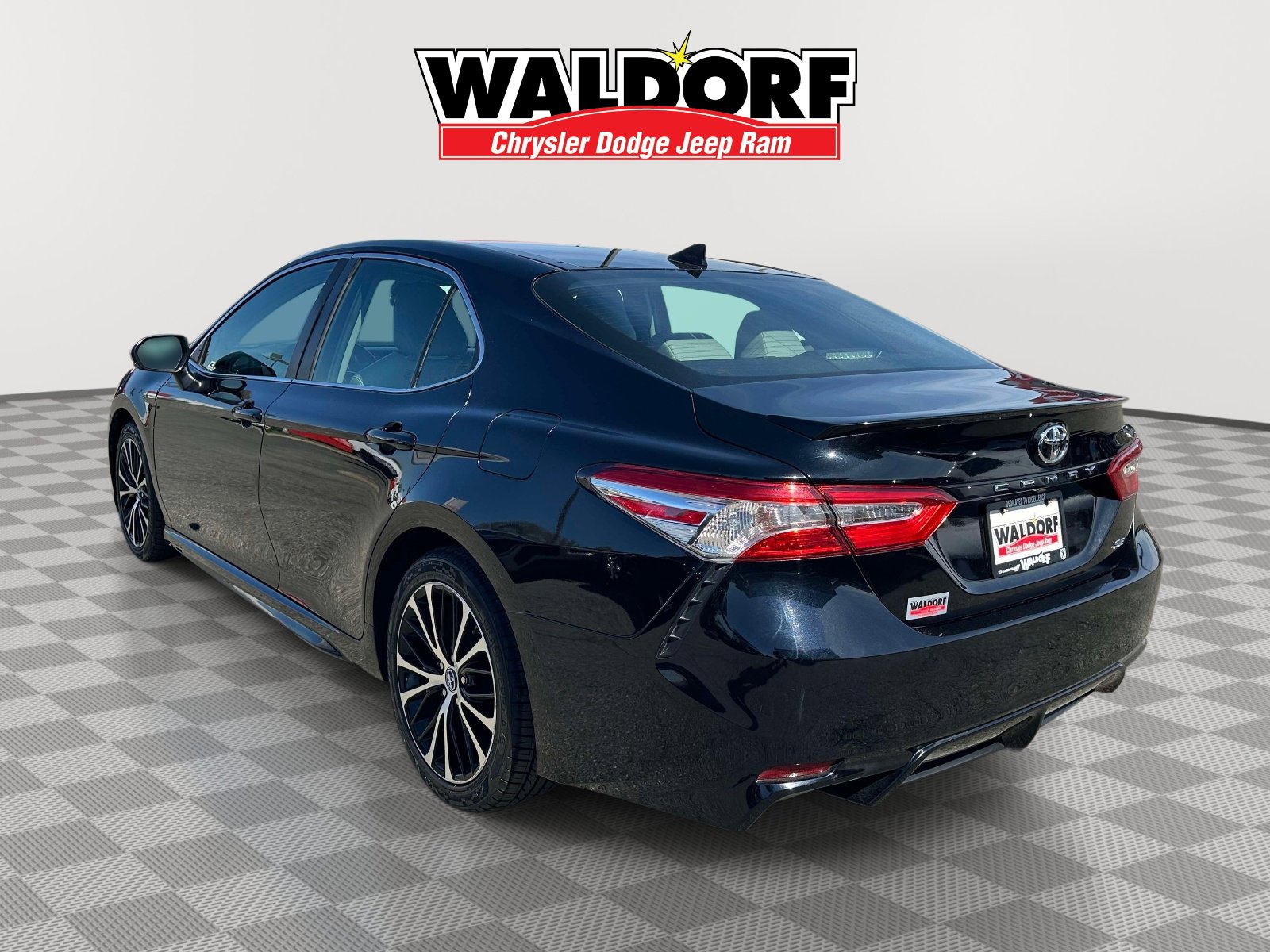 Used 2020 Toyota Camry SE image 4