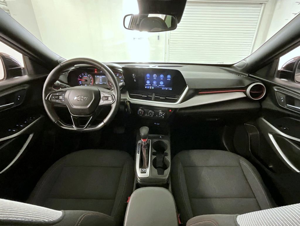 Certified 2024 Chevrolet Trax RS w/ Sunroof Package image 13