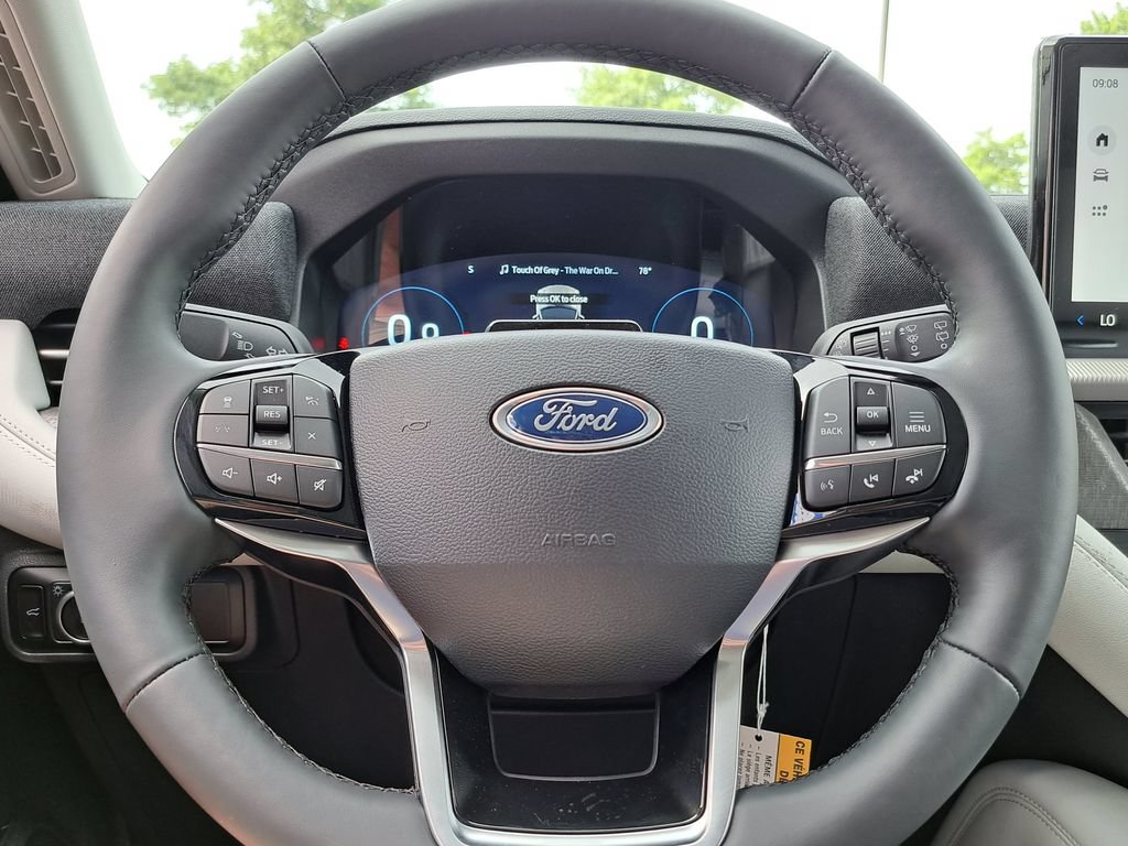 New 2026 Ford Explorer Platinum w/ LUX Leather Package AWD/4WD image 11