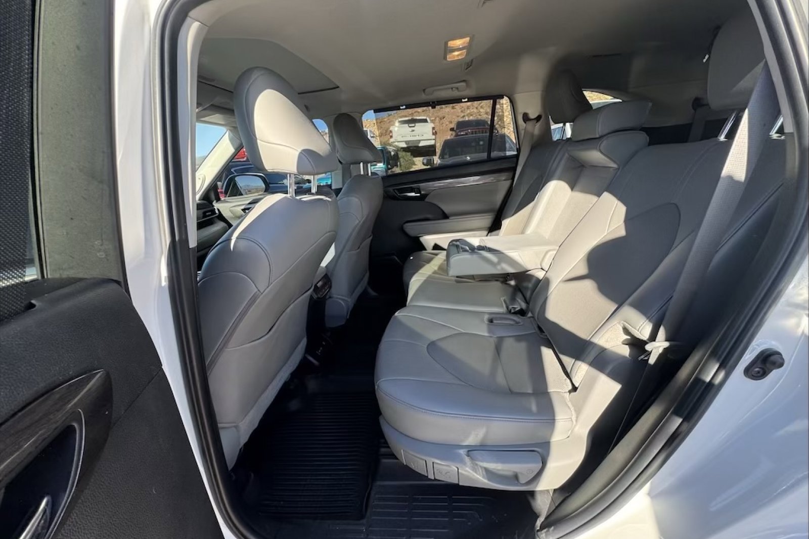 Used 2024 Toyota Highlander Limited image 10