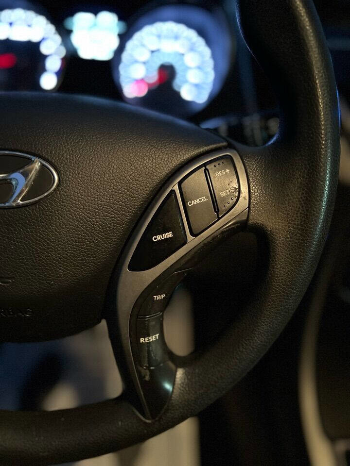 Used 2016 Hyundai Elantra SE image 14