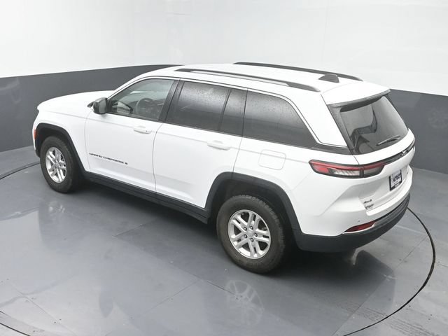 Used 2024 Jeep Grand Cherokee Laredo AWD/4WD image 31
