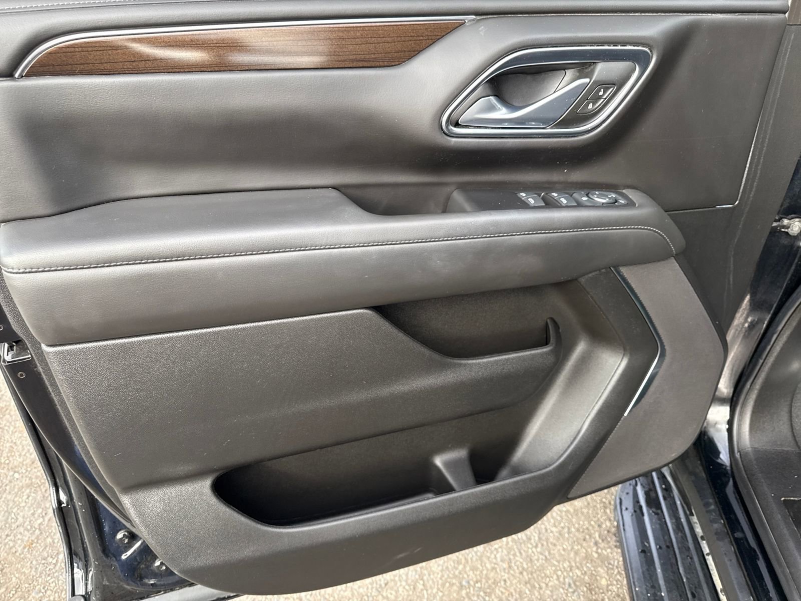 Used 2024 GMC Yukon SLE w/ Gmc Pro Safety Plus Package image 10