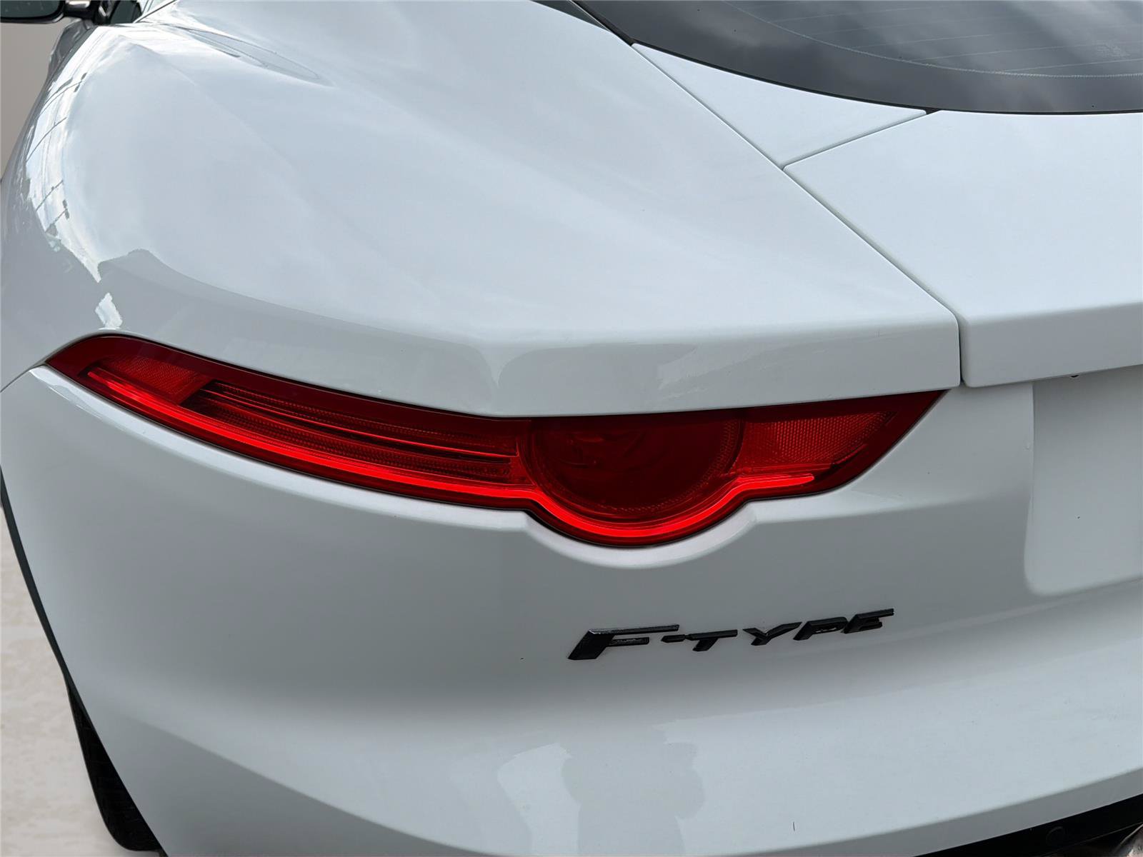 Used 2015 Jaguar F-TYPE S RWD image 28