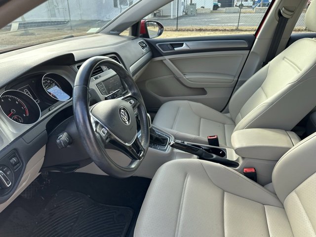 Used 2016 Volkswagen Golf S image 7