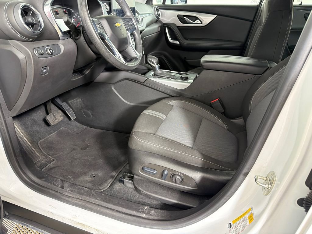 Used 2023 Chevrolet Blazer LT image 9