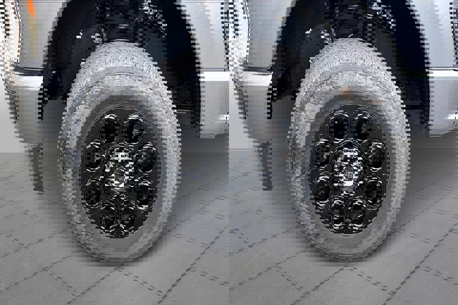 Used 2024 Ford F250 XLT w/ Black Appearance Package image 11