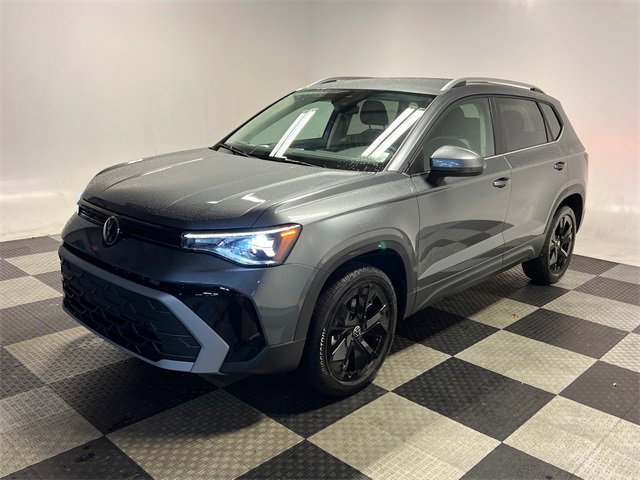 New 2026 Volkswagen Taos SE image 3