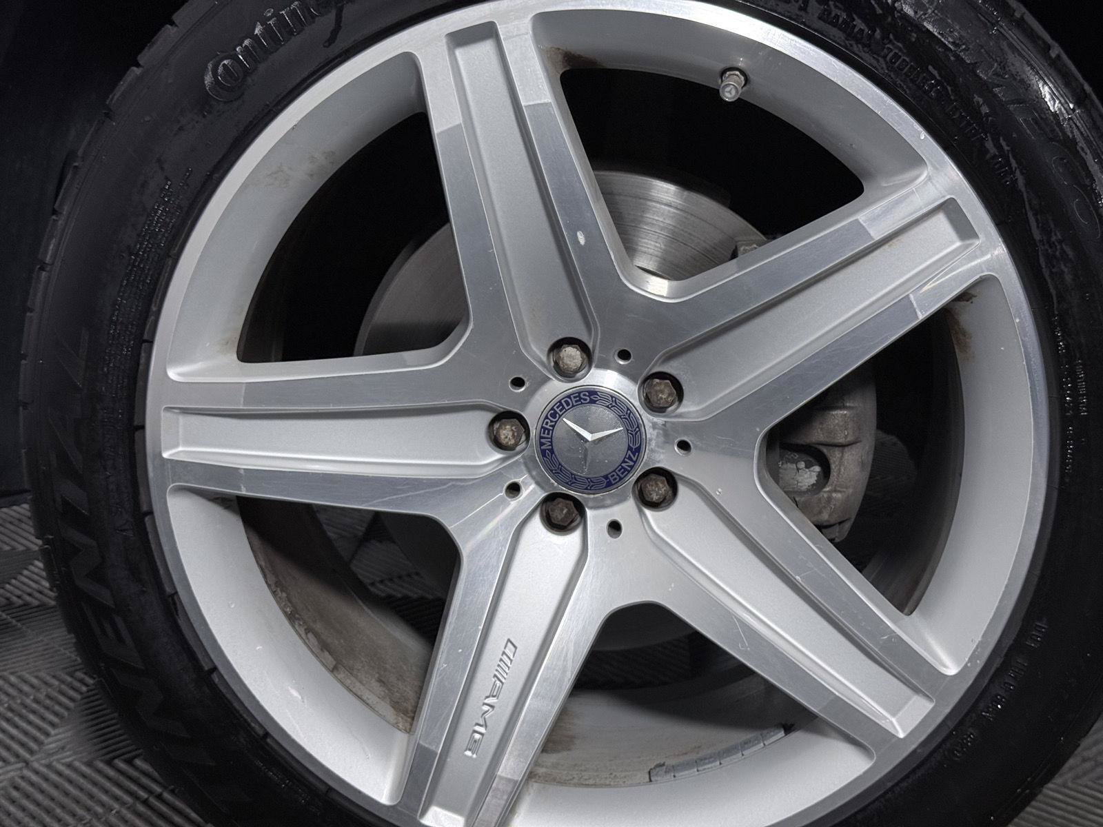 Used 2012 Mercedes-Benz GL 550 4MATIC image 28