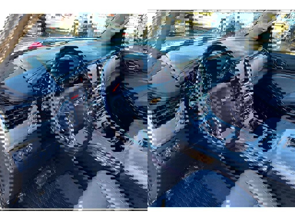 Used 2018 Chevrolet Suburban LT image 16