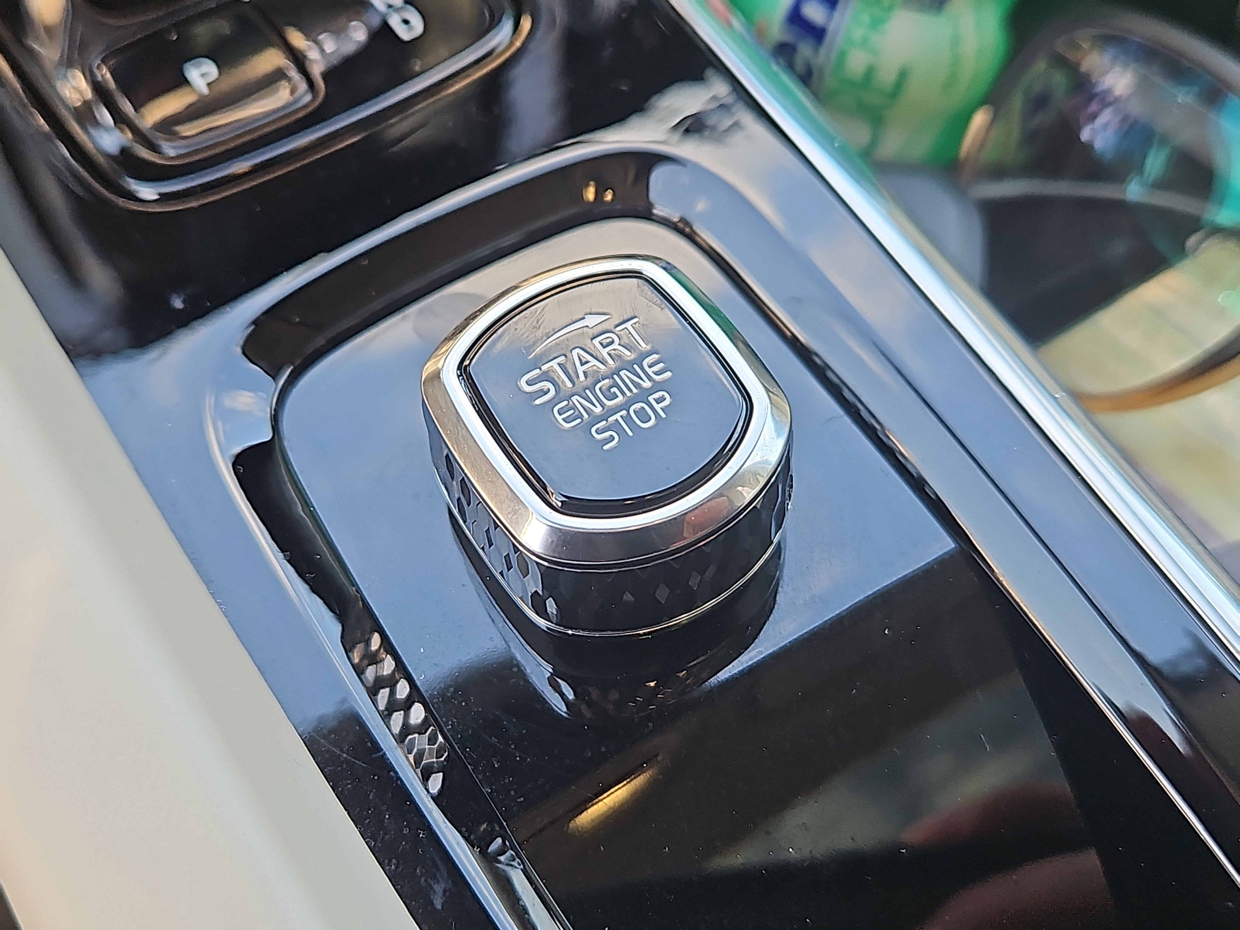 Used 2025 Volvo XC60 B5 Ultra w/ Protection Package Premier image 20