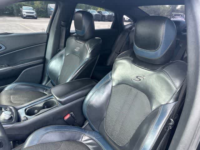 Used 2015 Chrysler 200 S w/ Navigation & Sound Group I FWD image 4