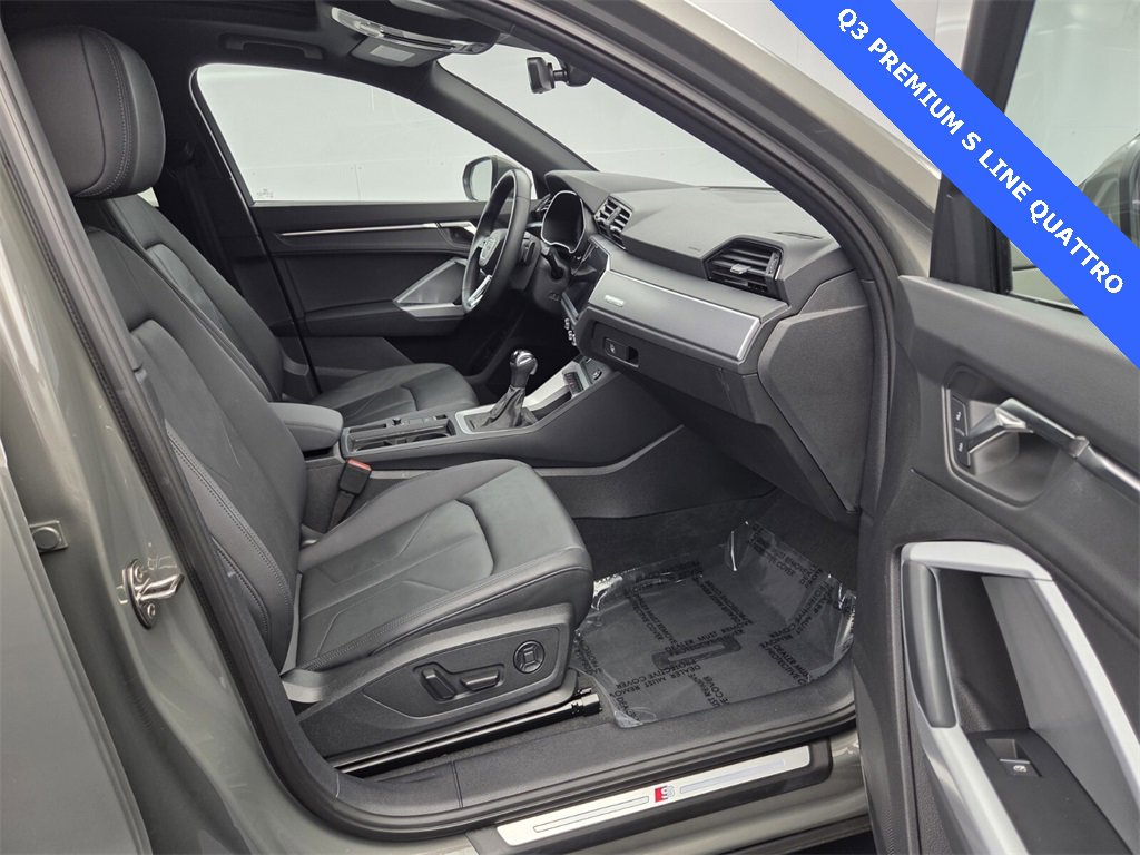 Used 2022 Audi Q3 2.0T Premium w/ Convenience Package image 17