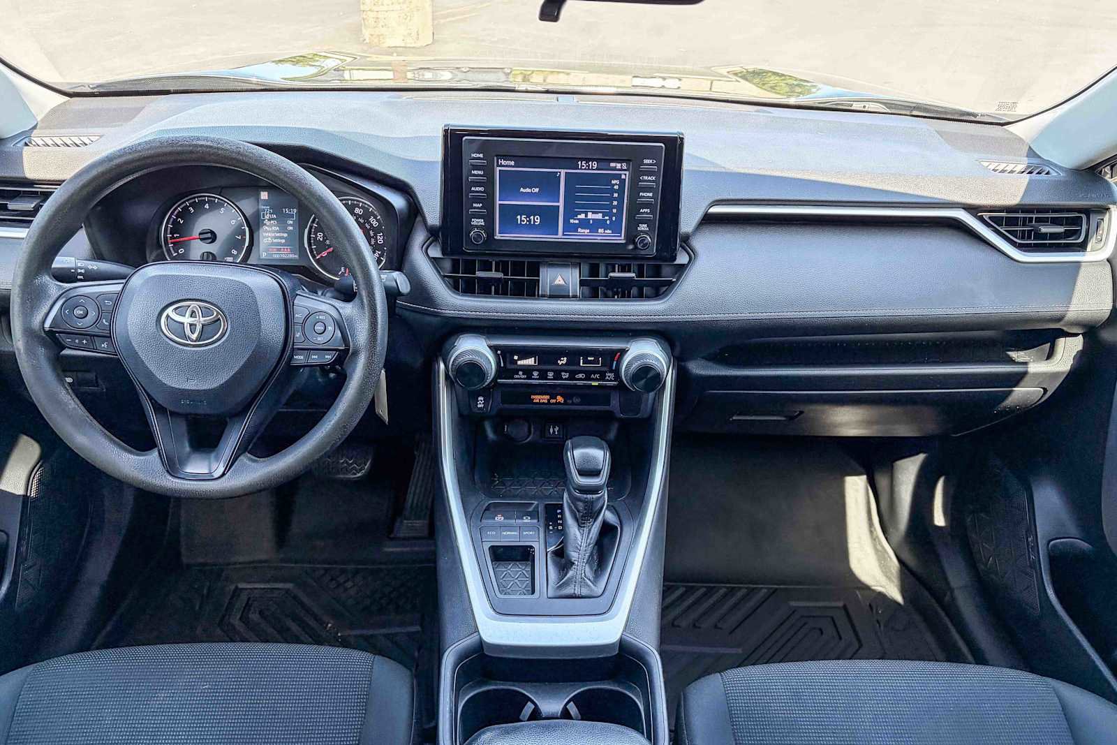 Used 2019 Toyota RAV4 LE image 11