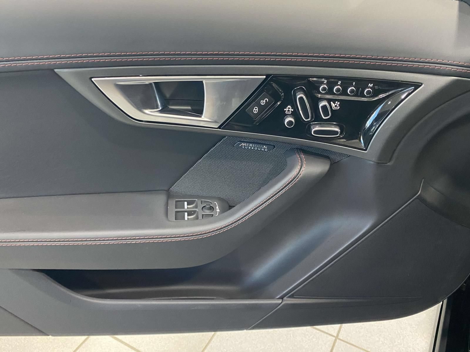 Used 2015 Jaguar F-TYPE R RWD image 12