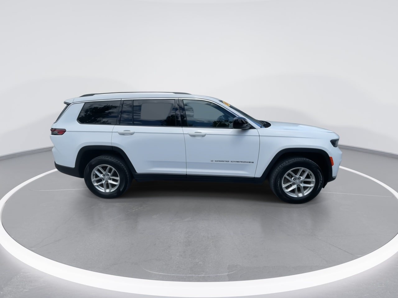Used 2023 Jeep Grand Cherokee L Laredo AWD/4WD image 9