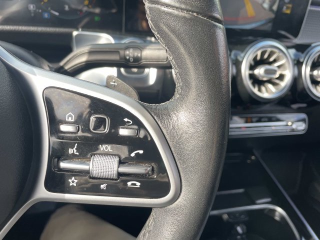 Used 2020 Mercedes-Benz GLB 250 4MATIC w/ Premium Package image 30