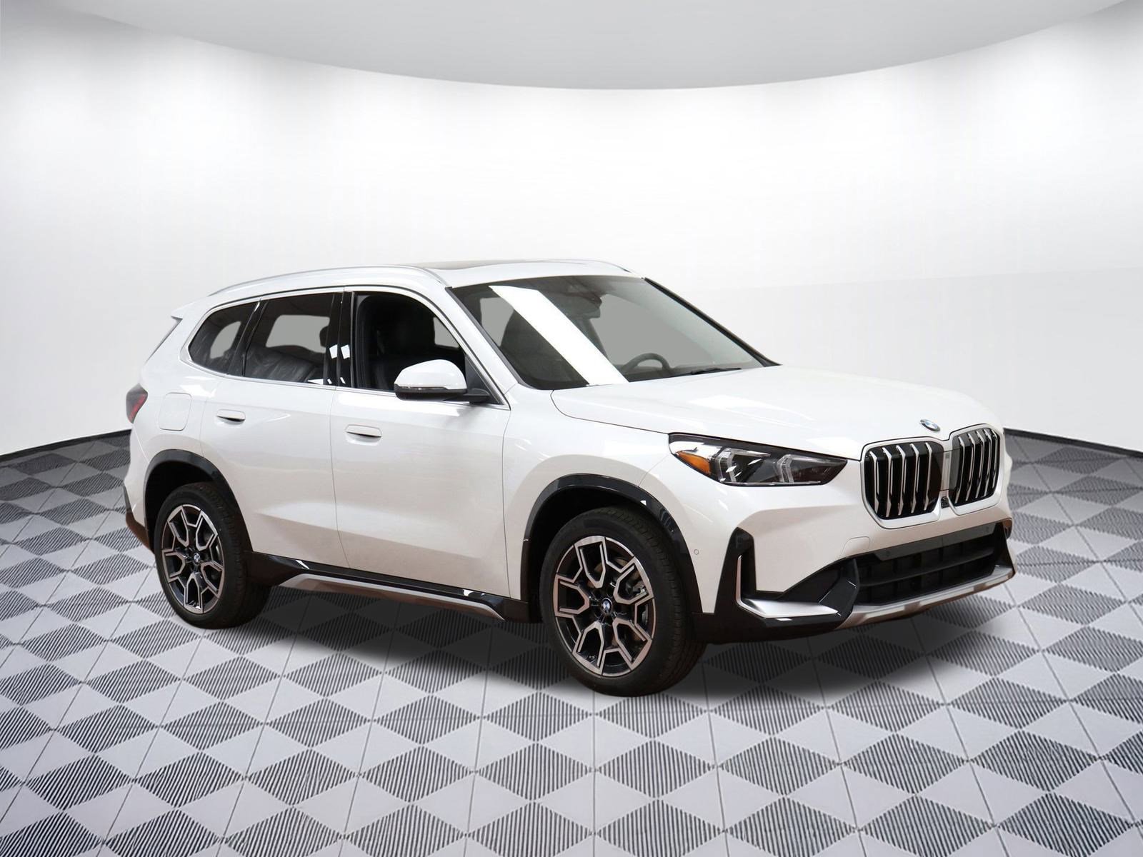 Used 2025 BMW X1 xDrive28i w/ Technology Package image 4