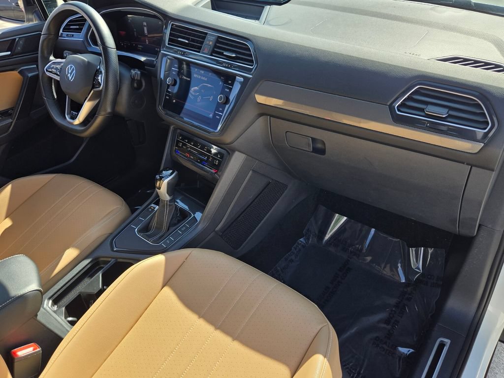 Certified 2024 Volkswagen Tiguan SE R-Line FWD image 20