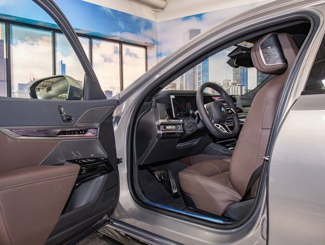 Used 2026 BMW 740i xDrive w/ Premium Package image 13