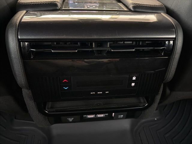 Used 2023 Jeep Wagoneer 2WD image 22