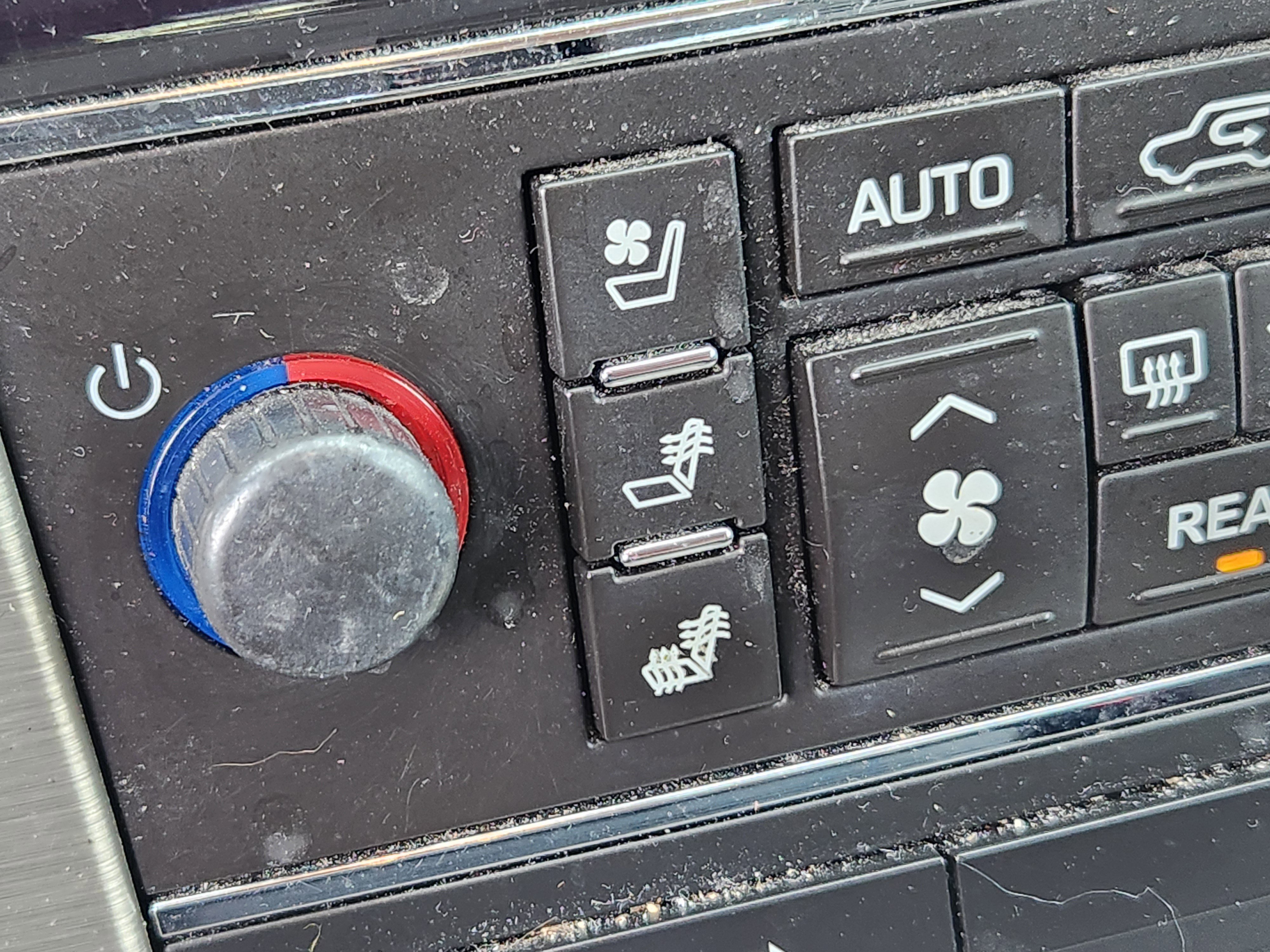 Used 2014 Cadillac Escalade Platinum image 16