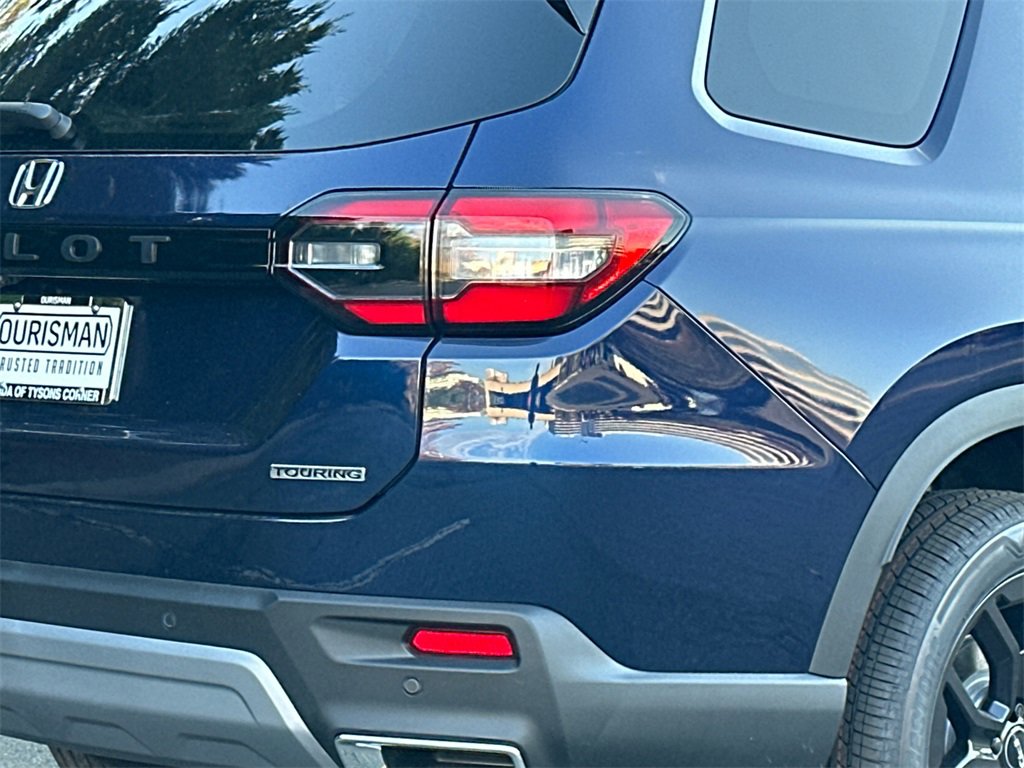 New 2025 Honda Pilot Touring image 6