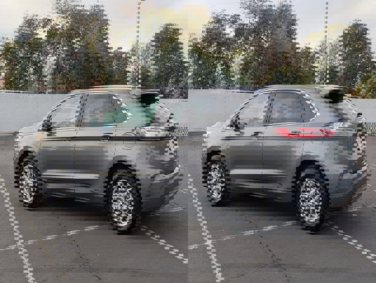 Used 2024 Ford Edge SEL image 4