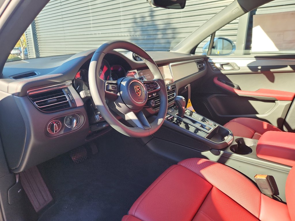 New 2026 Porsche Macan S image 4