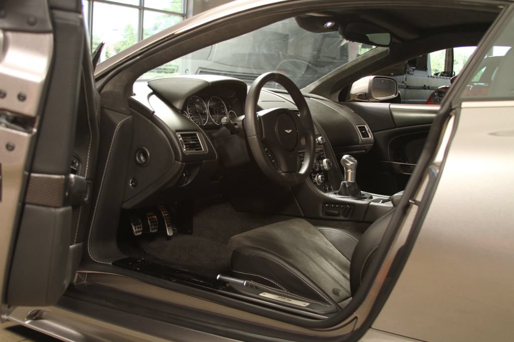 Used 2009 Aston Martin DBS Coupe RWD image 2