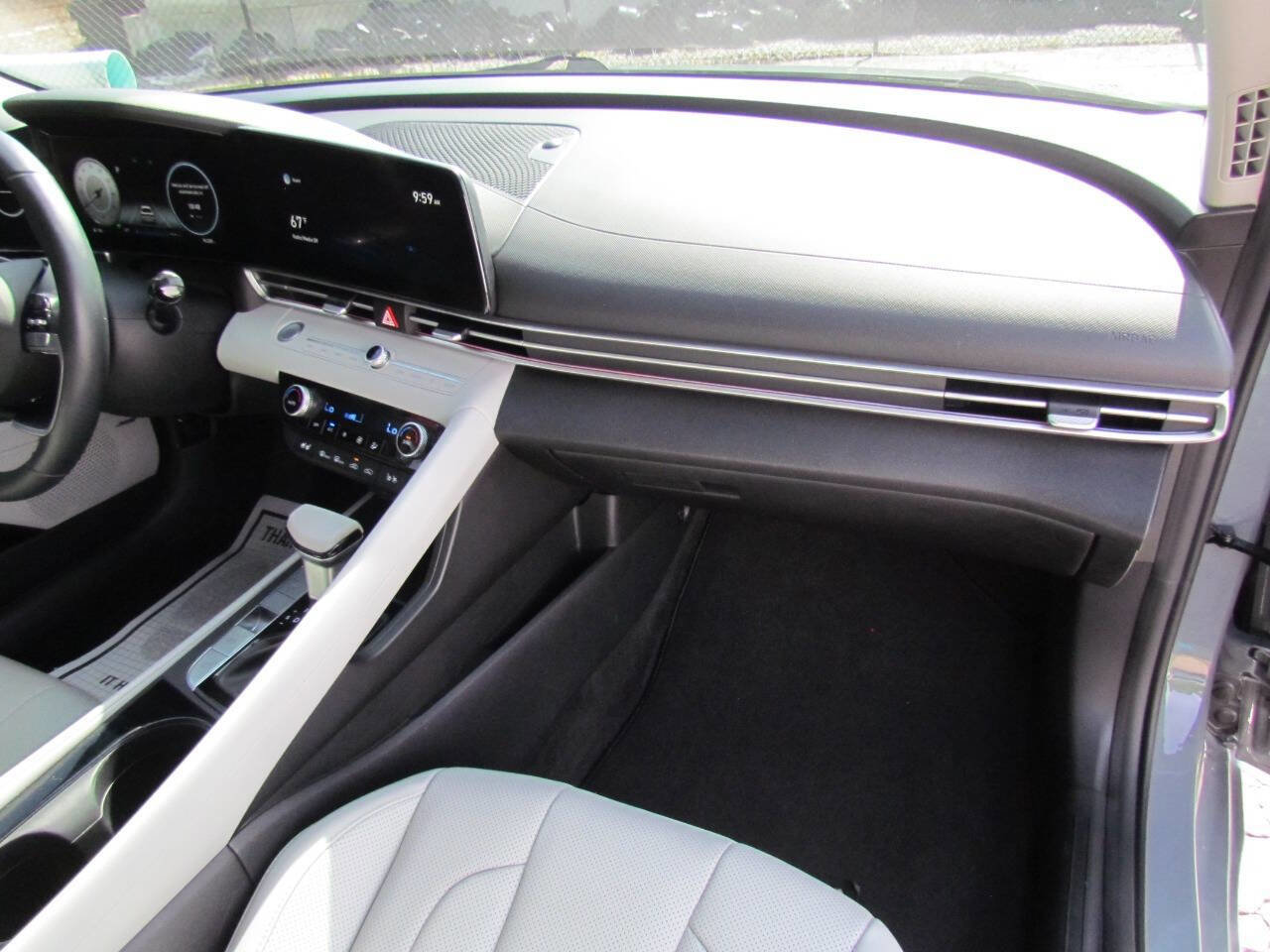 Used 2021 Hyundai Elantra Limited image 18