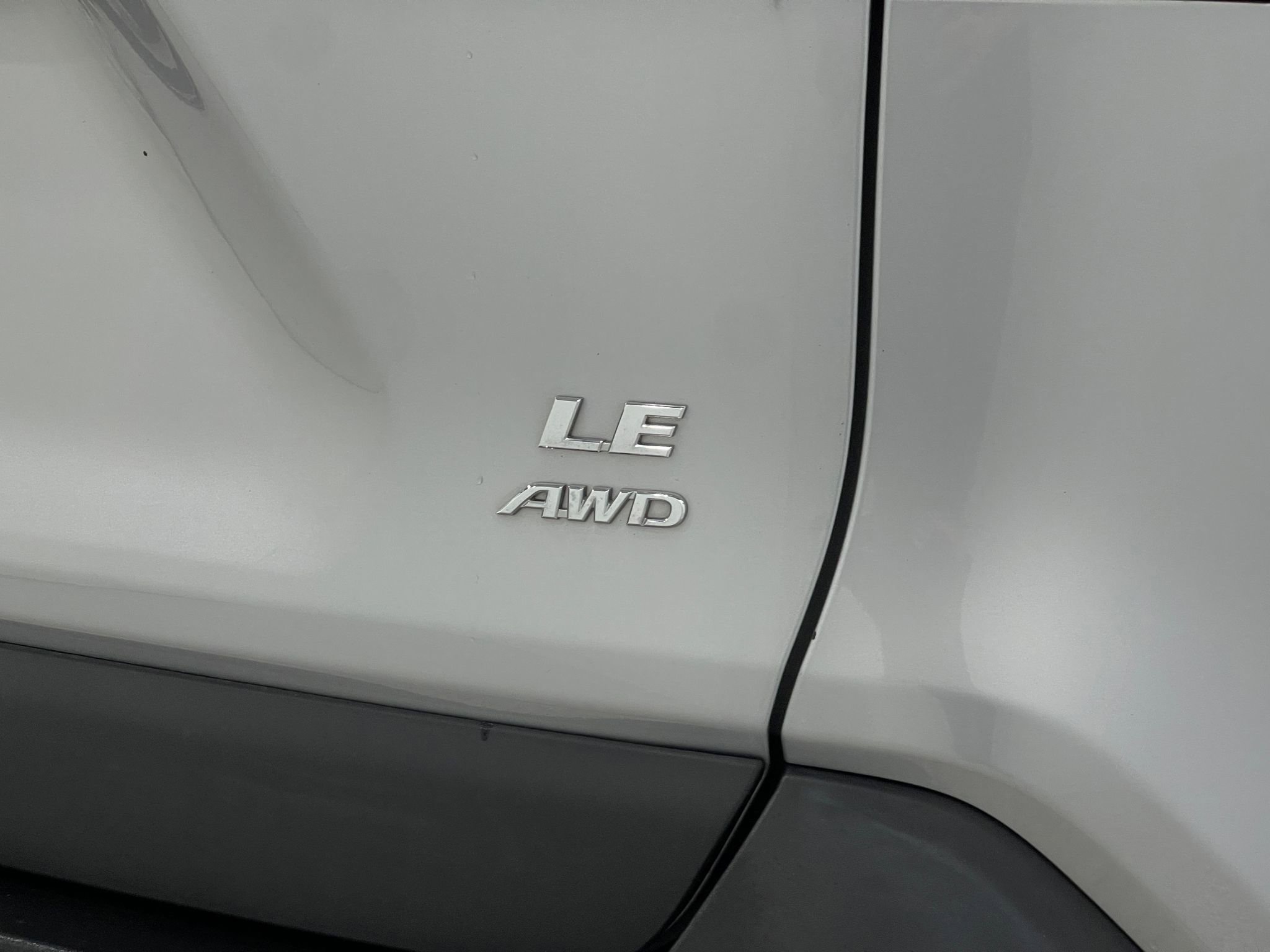 Used 2021 Toyota RAV4 LE w/ Carpet Mat Package (TMS) AWD/4WD image 38