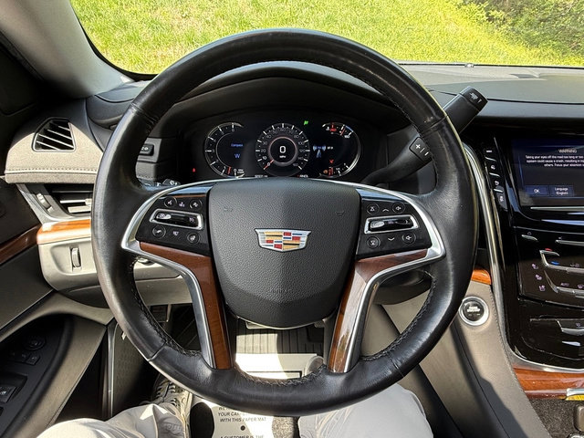Used 2020 Cadillac Escalade Luxury AWD/4WD image 29