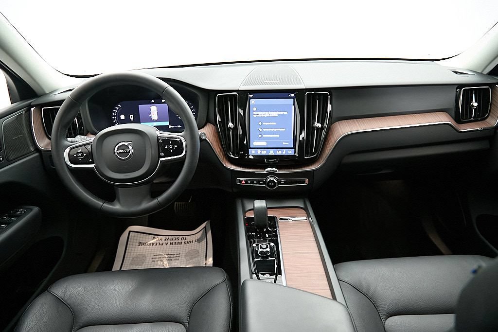 Certified 2024 Volvo XC60 B5 Plus w/ Protection Package Premier AWD/4WD image 23