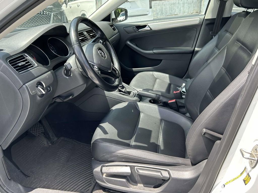 Used 2017 Volkswagen Jetta SE FWD image 10