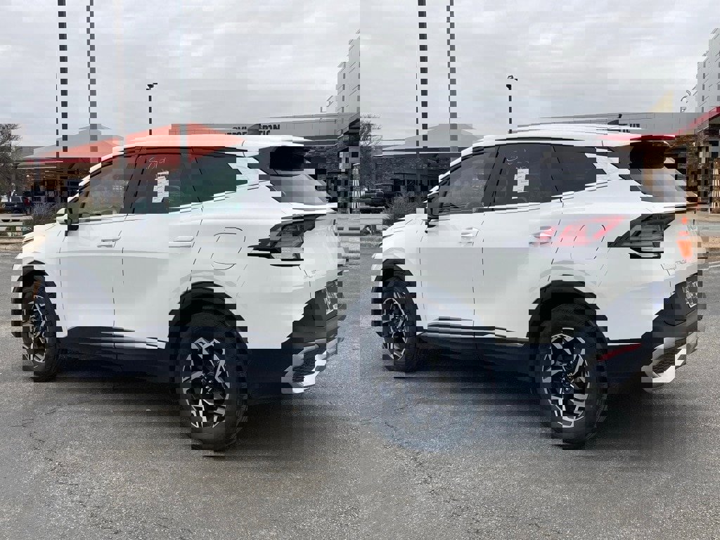 Used 2024 Kia Sportage LX image 6