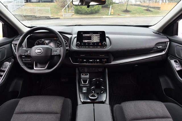 Certified 2025 Nissan Rogue SV image 8