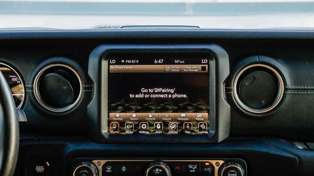 Used 2023 Jeep Wrangler Unlimited Sahara w/ Cold Weather Group AWD/4WD image 17