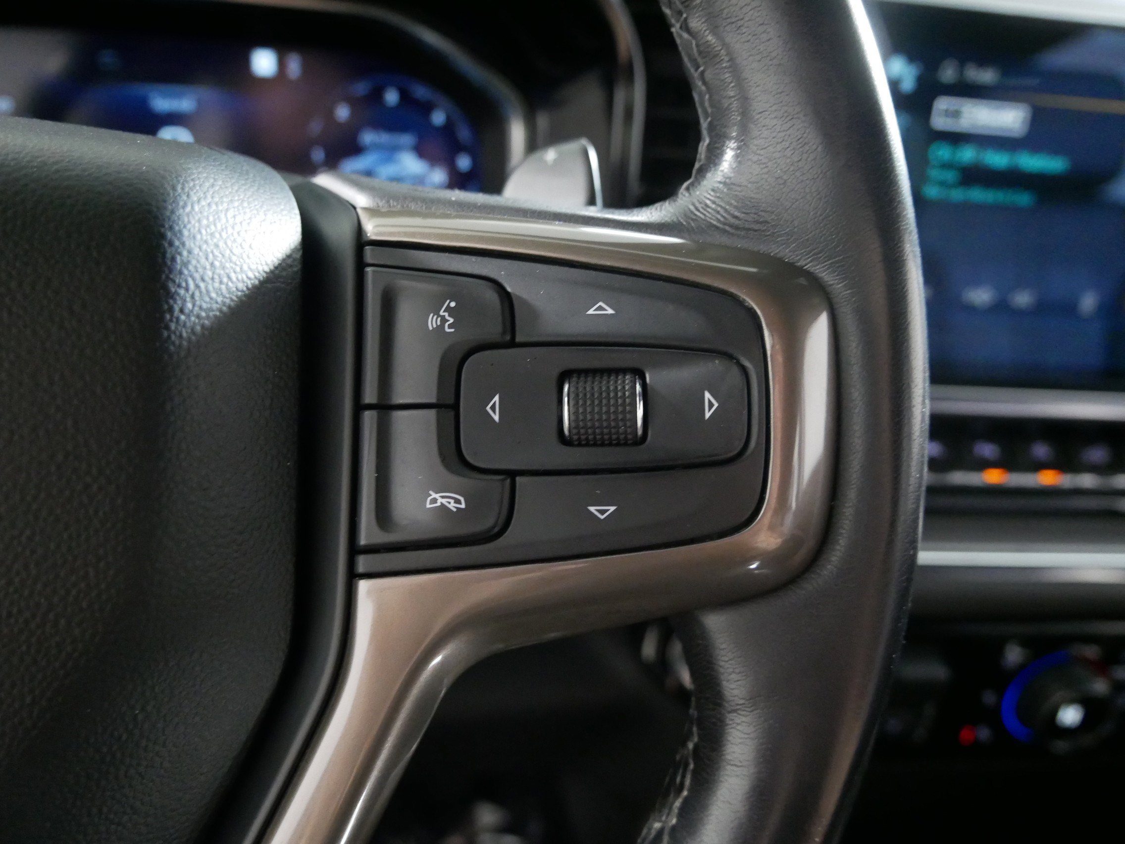 Used 2023 Chevrolet Silverado 1500 High Country w/ Technology Package image 28