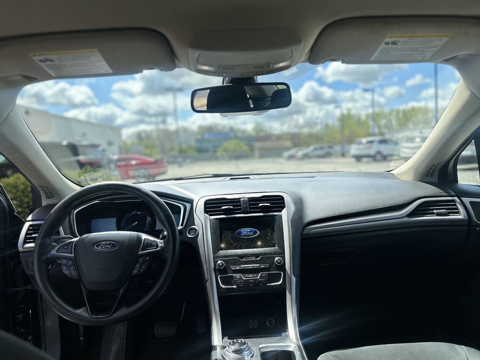 Used 2020 Ford Fusion SE FWD image 9
