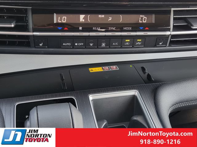 Used 2026 Toyota Sienna XLE FWD image 19