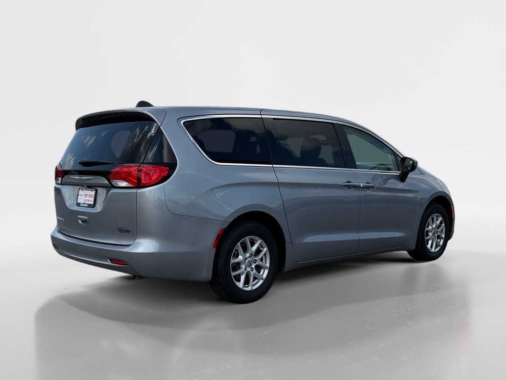 Used 2021 Chrysler Voyager LX w/ Cold Weather Group FWD image 5