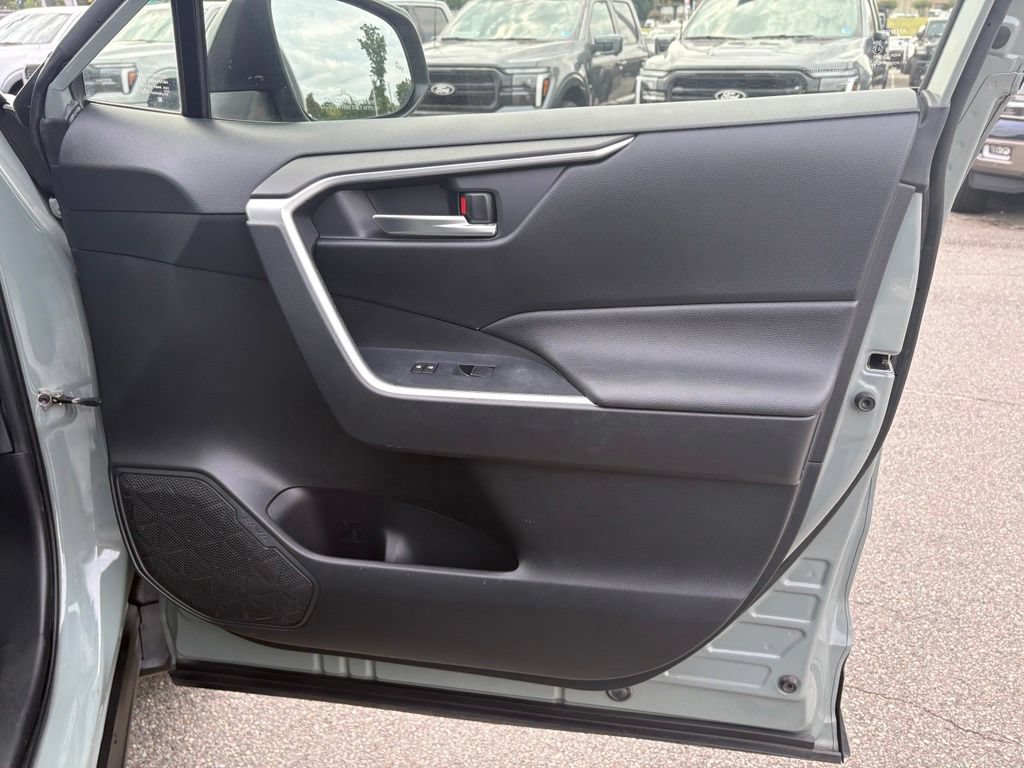 Used 2019 Toyota RAV4 XLE Premium AWD/4WD image 25