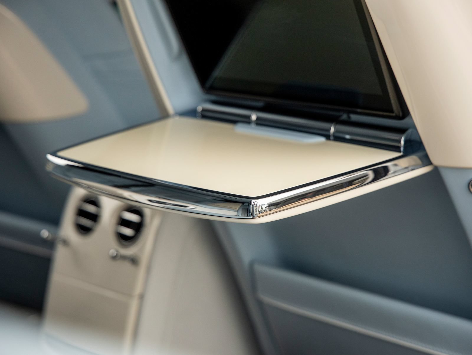 Used 2023 Rolls-Royce Phantom Extended Wheelbase w/ Leather Finishing Pack RWD image 60