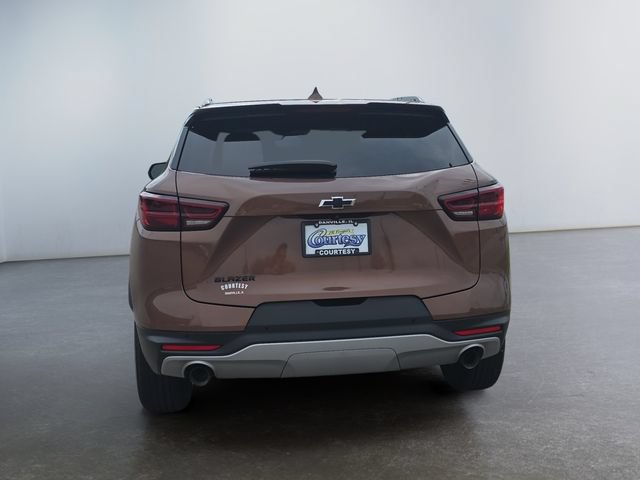 Used 2023 Chevrolet Blazer LT w/ Midnight/Sport Edition FWD image 4