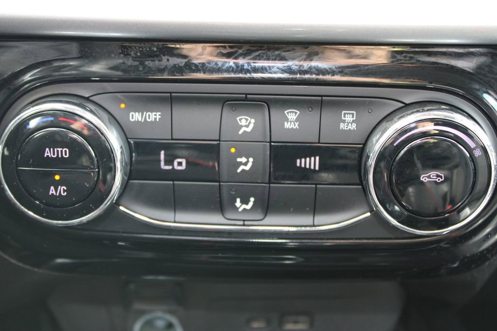 Used 2025 Chevrolet Trax LT image 40