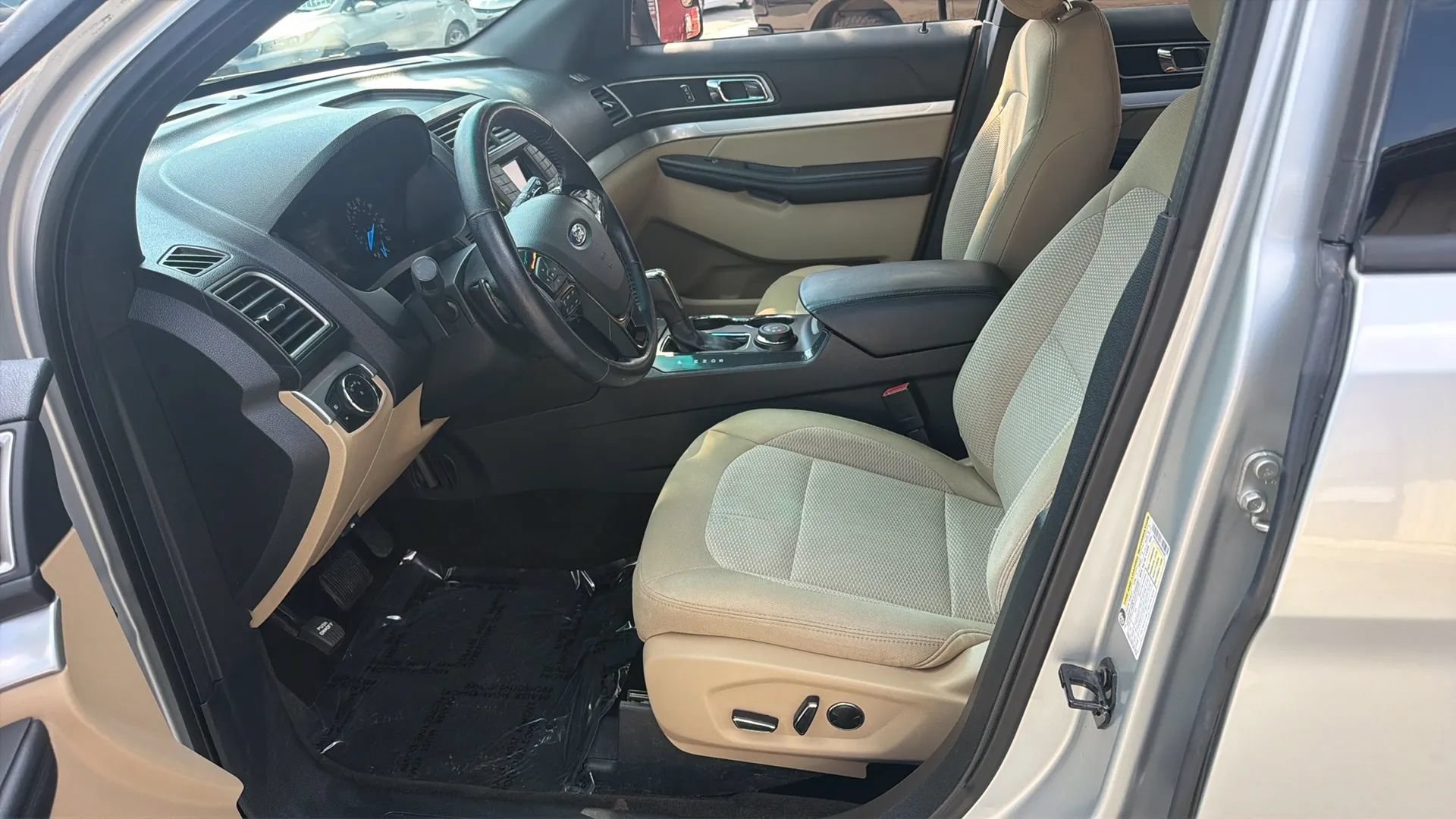 Used 2016 Ford Explorer XLT AWD/4WD image 12