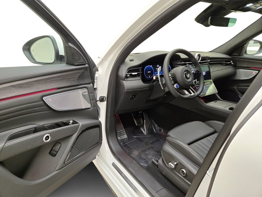 New 2025 Maserati Grecale Modena image 14